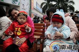 海口百个贫困婴童家庭收到爱心大礼包